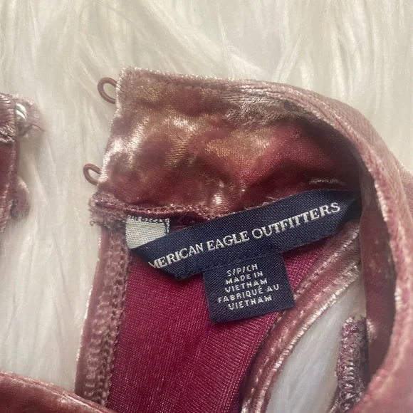 AMERICAN EAGLE PINK VELVET COLD SHOULDER TOP - Picture 8 of 9